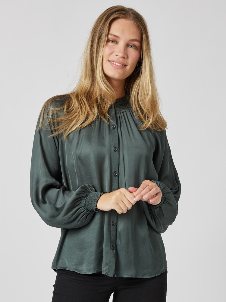 Eline bluse 7504645_GNS-MELL-A23-Modell-Front_chn=vic_3913_Eline bluse GNS_Eline bluse GNS 7504645.jpg_Front||Front