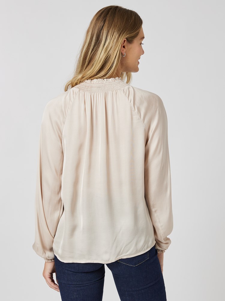 Eline bluse 7504645_I4H-MELL-A23-Modell-Back_chn=vic_250_Eline bluse I4H_Eline bluse I4H 7504645.jpg_Back||Back