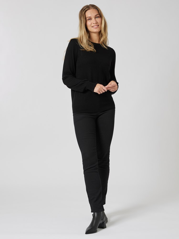 Helena genser 7504686_CAB-MELL-A23-details_chn=vic_9144_Helena genser CAB_Helena genser CAB 7504686.jpg_