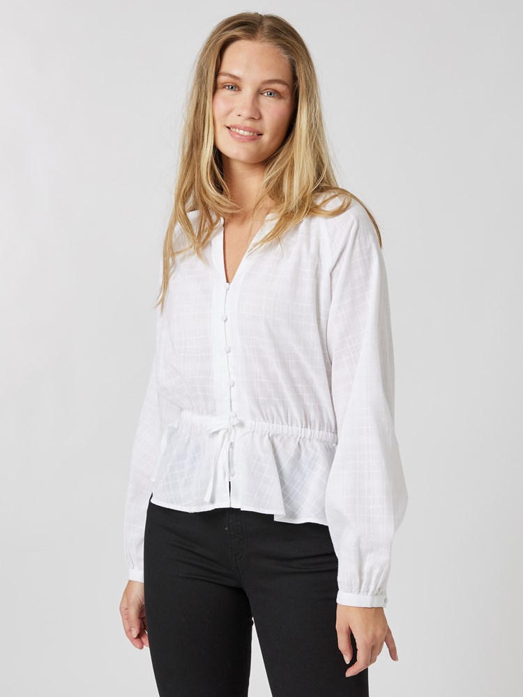 Georgia bluse 7504693_O79-MELL-A23-Modell-Front_chn=vic_670_Georgia bluse O79_Georgia bluse O79 7504693.jpg_Front||Front