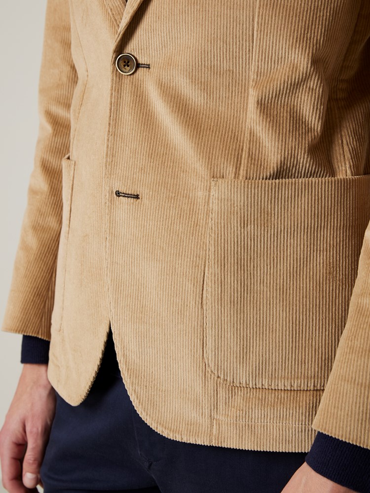 Lausanne cord blazer 7504711_EM6-JEANPAUL-Lausanne Blazer-A23-Modell (2)_AEI_Lausanne cord blazer AEI_Lausanne cord blazer AEI 7504711.jpg_