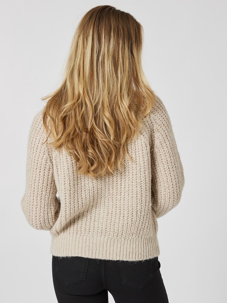 Ina cardigan 7504727_I4H-MELL-A23-Modell-Back_chn=vic_4893_Ina cardigan I4H_Ina cardigan I4H 7504727.jpg_Back||Back