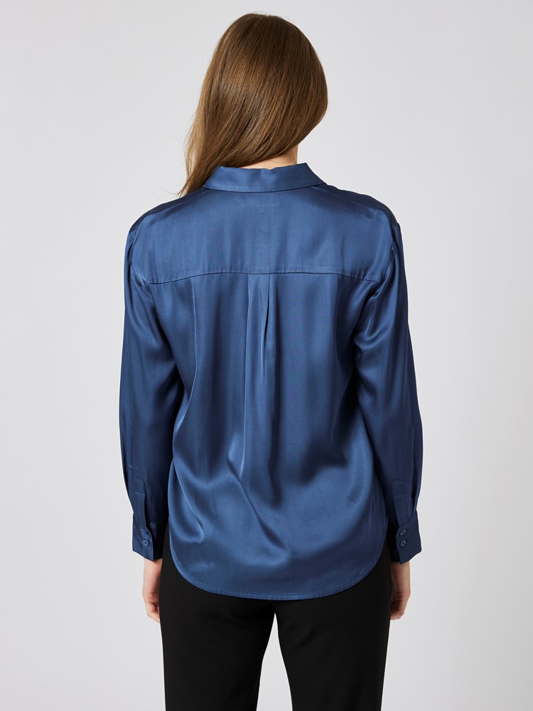 Georgie skjorte 7504758_EHK-BLU-A23-Modell-Back_chn=vic_1844_Georgie skjorte EHK_Georgie skjorte EHK 7504758.jpg_Back||Back