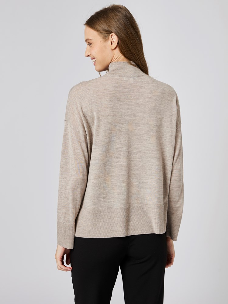 Micah genser 7504784_AQG-BLU-A23-Modell-Back_chn=vic_7523_Micah genser AQG_Micah genser AQG 7504784.jpg_Back||Back