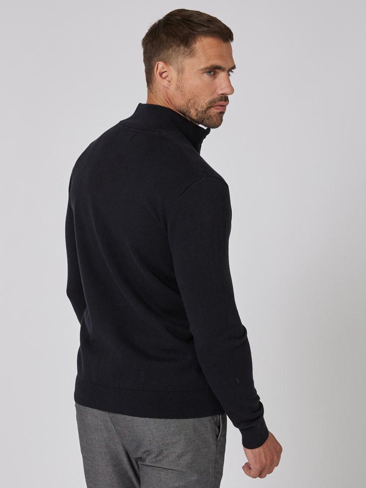 Easton cardigan 7504796_EM6-VESB-A23-Modell-Back_chn=vic_6778.jpg_Back||Back