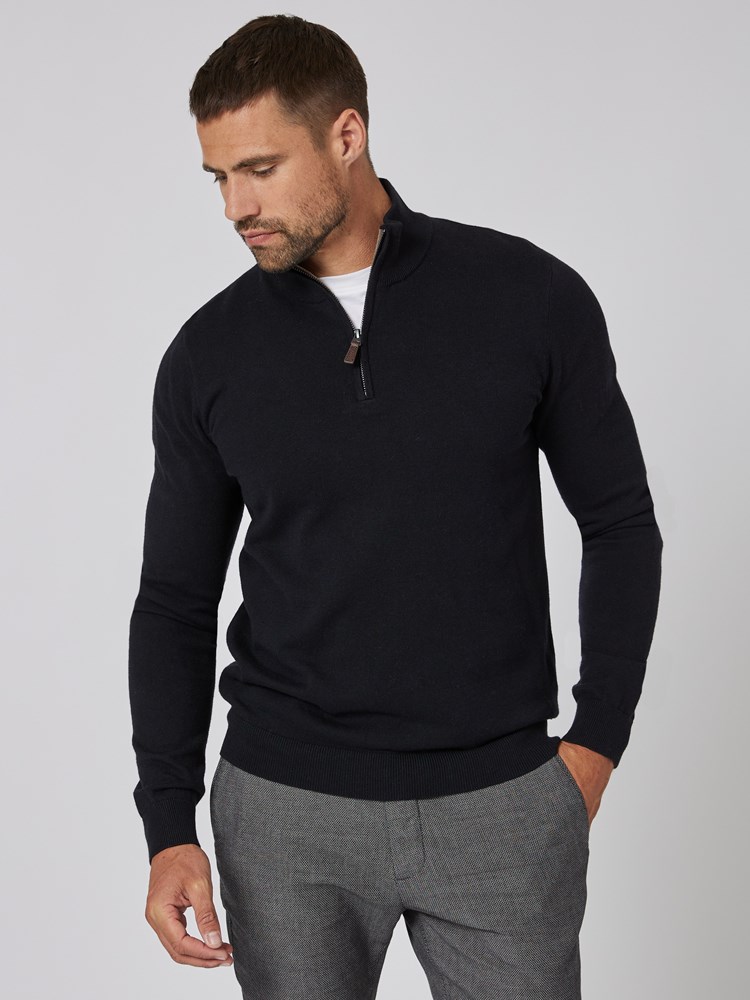 Easton zip genser 7504798_EM6-VESB-A23-Modell-Front_chn=vic_9584.jpg_Front||Front