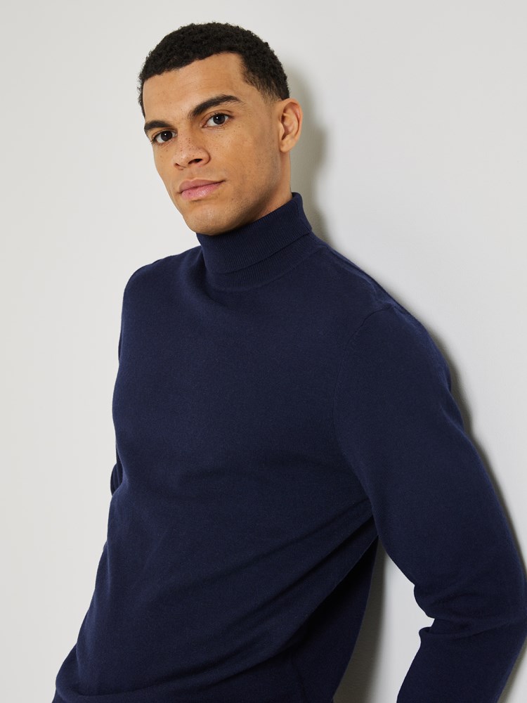 Edward Rollneck 7504802_EM6-JEANPAUL-W23-Modell-Front_7369.jpg_Front||Front