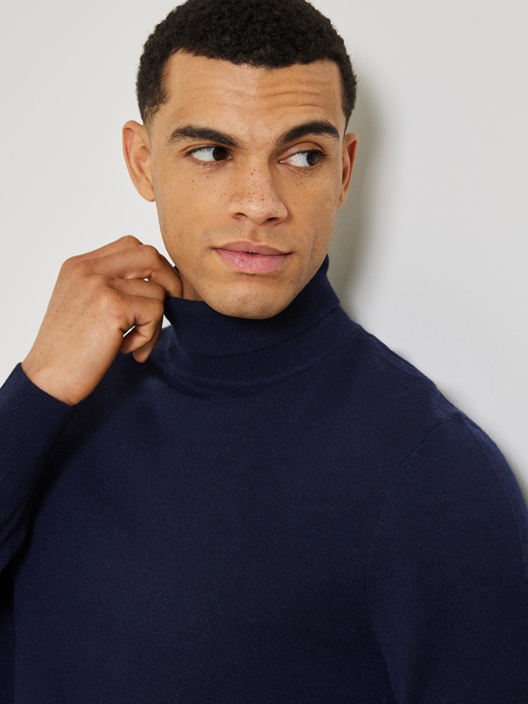 Edward Rollneck 7504802_EM6-JEANPAUL-W23-Modell-Front_9106.jpg_Front||Front