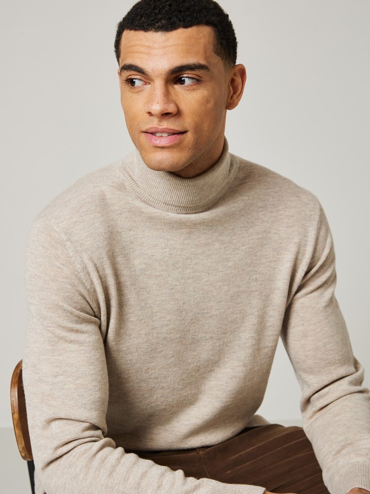 Edward Rollneck 7504802_I4C-JEANPAUL-W23-Modell-Front_35_Edward Rollneck I4C.jpg_Front||Front