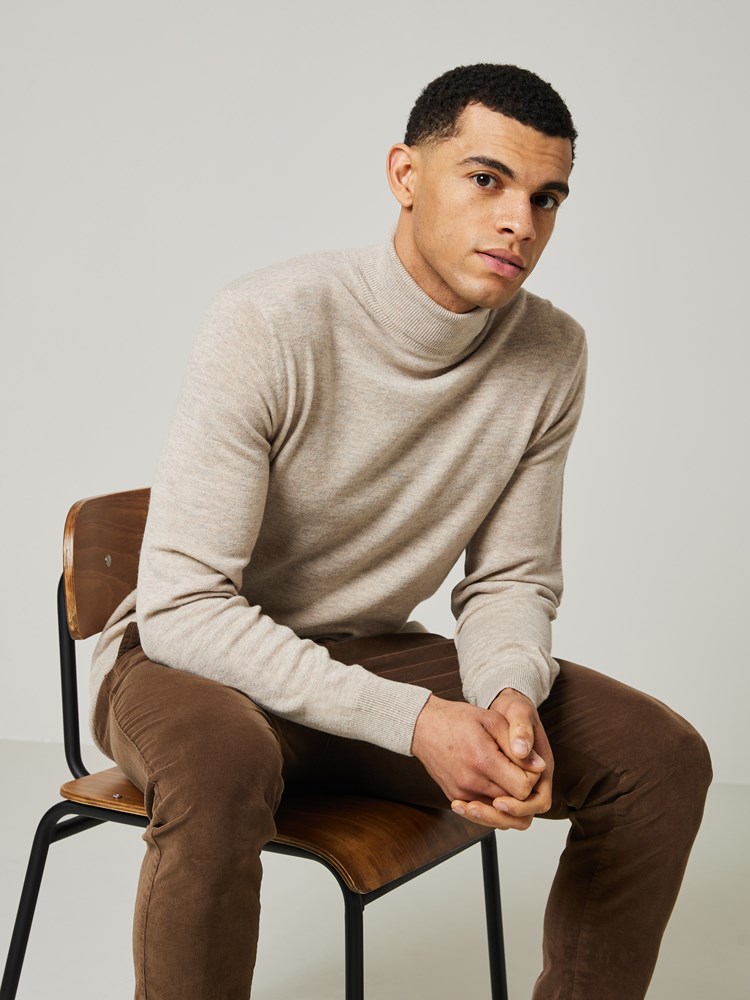 Edward Rollneck 7504802_I4C-JEANPAUL-W23-Modell-Front_4000_Edward Rollneck I4C.jpg_Front||Front