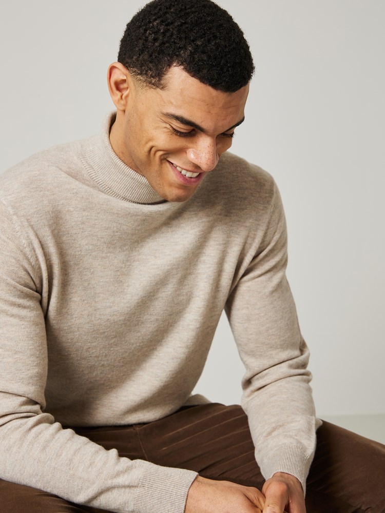 Edward Rollneck 7504802_I4C-JEANPAUL-W23-Modell-Front_9552_Edward Rollneck I4C.jpg_Front||Front