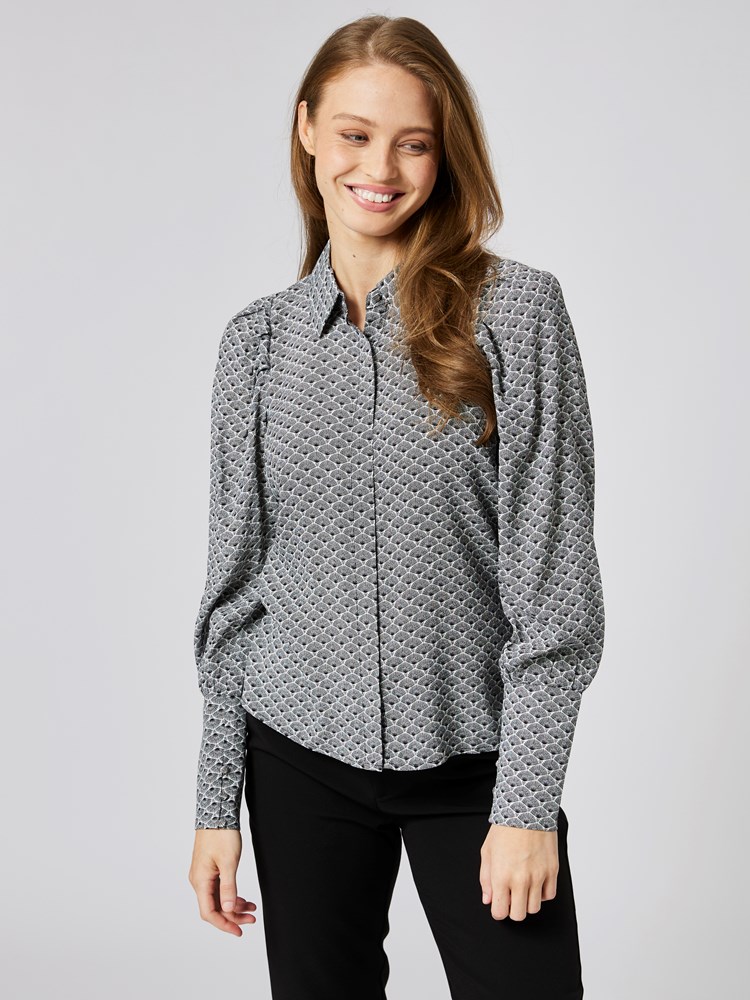 Andie skjorte 7504847_O79-BLU-A23-Modell-Front_chn=vic_2087_Andie skjorte O79_Andie skjorte O79 7504847.jpg_Front||Front