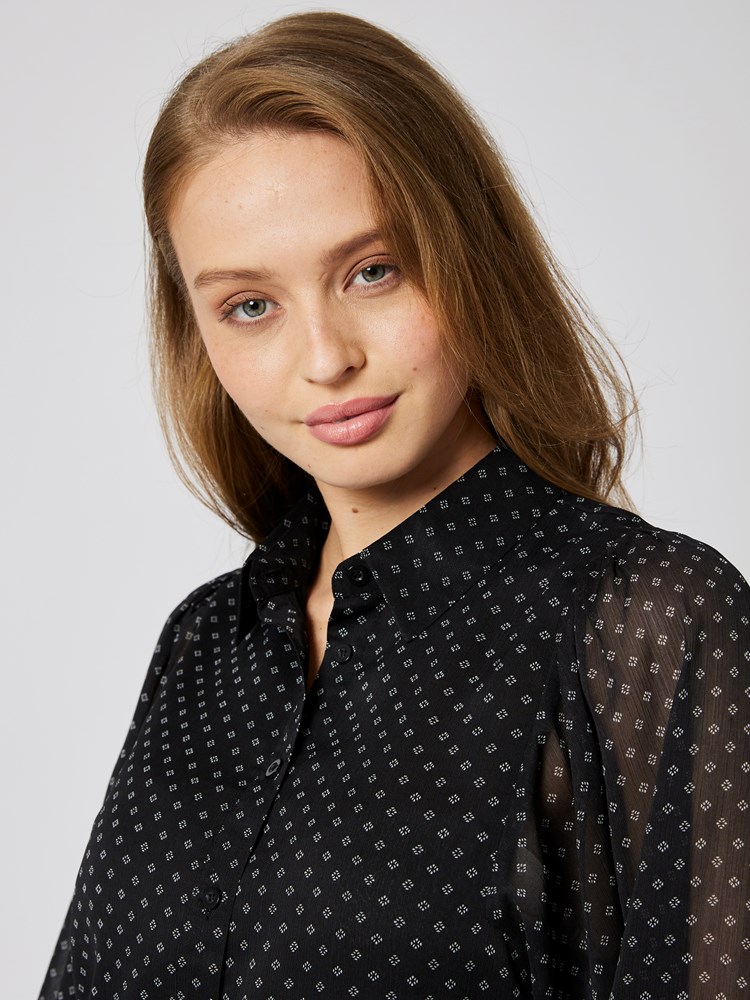 Sterling bluse 7504848_CAB-BLU-A23-details_chn=vic_482_Sterling bluse CAB_Sterling bluse CAB 7504848.jpg_