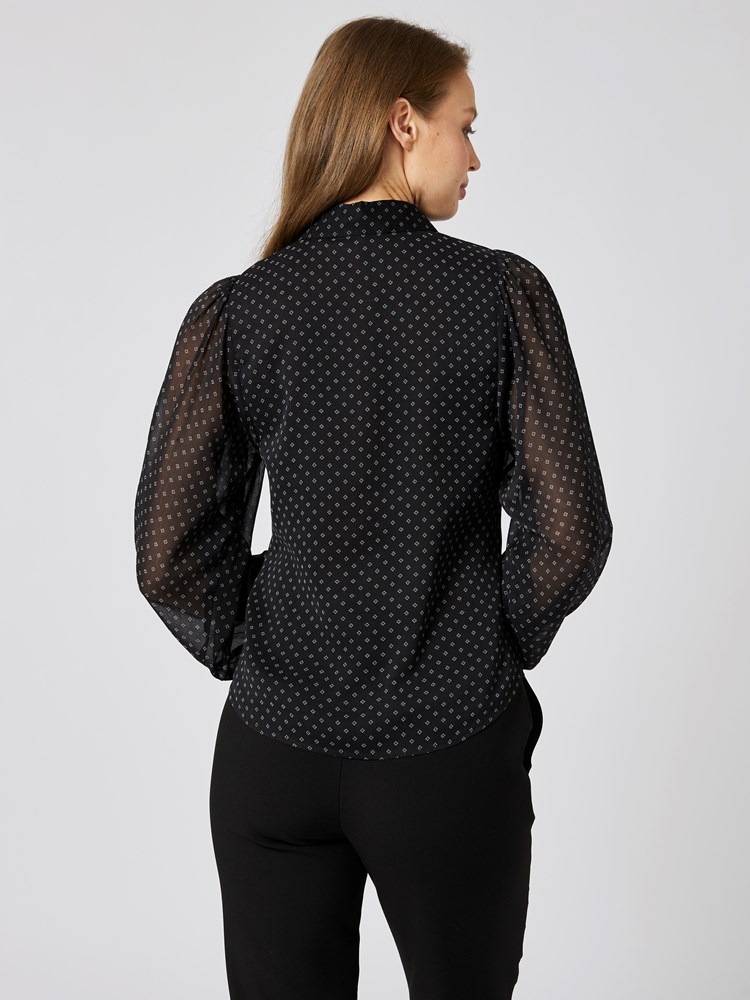 Sterling bluse 7504848_CAB-BLU-A23-Modell-Back_chn=vic_6218_Sterling bluse CAB_Sterling bluse CAB 7504848.jpg_Back||Back