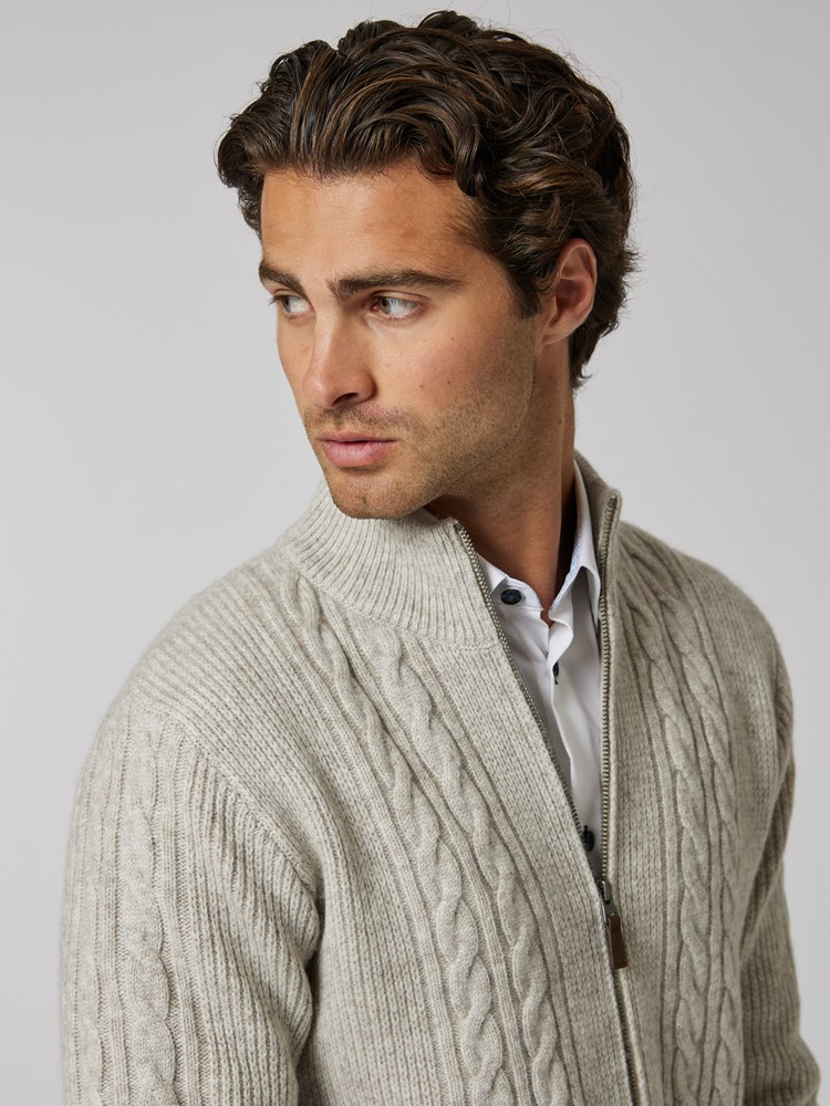 Ruthless cardigan 7504855_IGA-VESB-W23-details_chn=vic_6388.jpg_