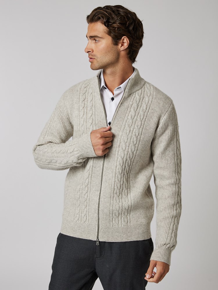 Ruthless cardigan 7504855_IGA-VESB-W23-Modell-Front_chn=vic_2614.jpg_Front||Front