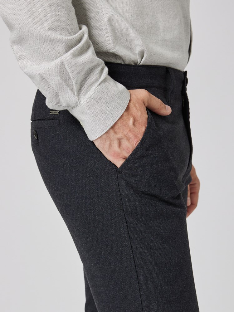 Slim melange chino 7504920_EM6-MRCAPUCHIN-A23-details_chn=vic_2325_Slim melange chino EM6.jpg_
