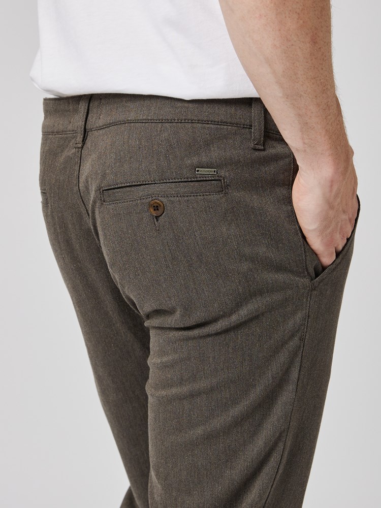 Slim melange chino 7504921_AIQ-MRCAPUCHIN-A23-details_chn=vic_3510_Slim melange chino AIQ.jpg_