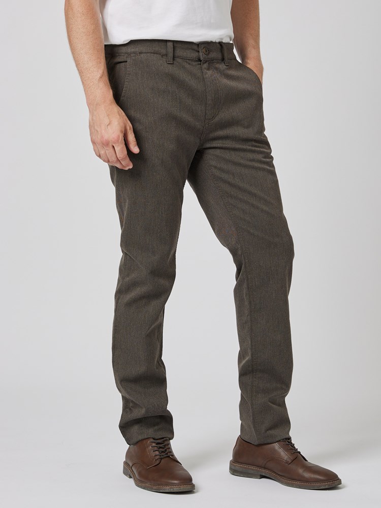 Slim melange chino 7504921_AIQ-MRCAPUCHIN-A23-Modell-Front_chn=vic_909_Slim melange chino AIQ.jpg_Front||Front