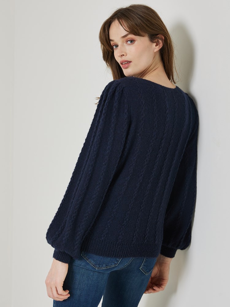 Sandra genser 7505093_EM6-JEANPAUL-W23-Modell-Front_7123_Sandra genser EM6_Sandra genser EM6 7505093.jpg_Front||Front