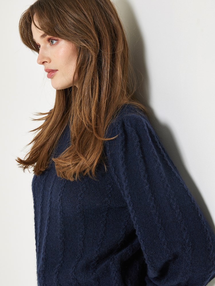 Sandra genser 7505093_EM6-JEANPAUL-W23-Modell-Front_936_Sandra genser EM6_Sandra genser EM6 7505093.jpg_Front||Front