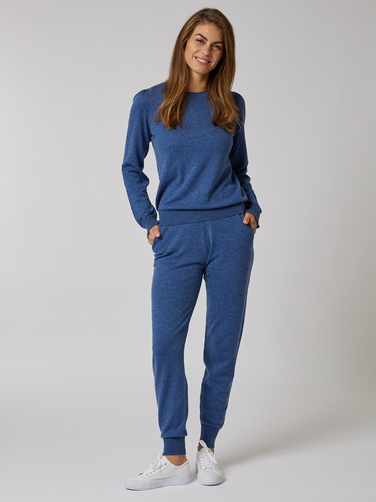 Helena strikkebukse 7505395_EM4-MELL-W23-Modell-Front_chn=vic_3003_Helena strikkebukse EM4_Helena strikkebukse EM4 7505395.jpg_Front||Front