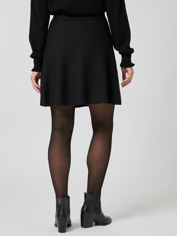 Ninette strikkeskjørt 7505495_CAB-MELL-A23-Modell-Back_chn=vic_6785_Ninette strikkeskjørt CAB_Ninette strikkeskjørt CAB 7505495.jpg_Back||Back