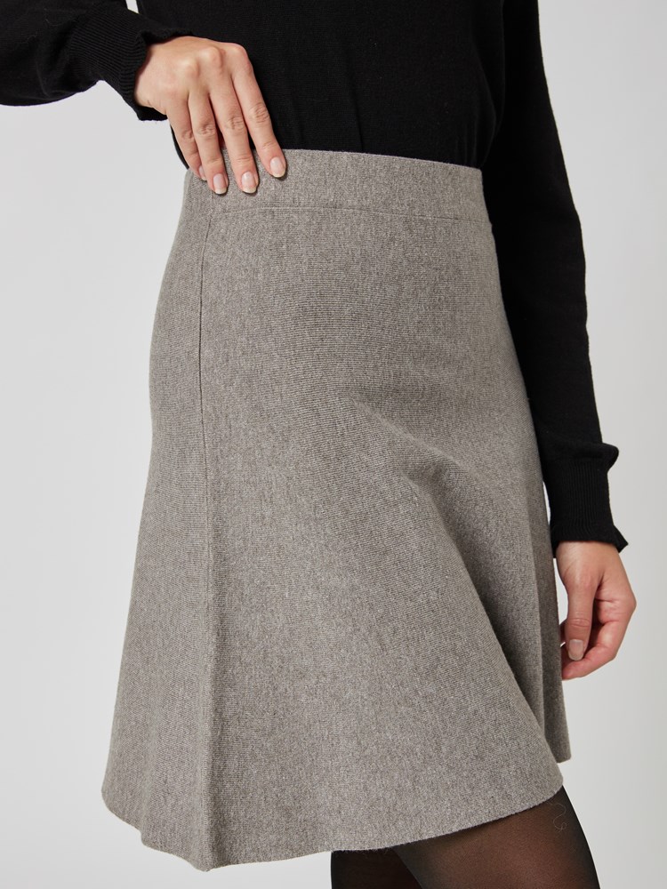 Ninette strikkeskjørt 7505495_R56-MELL-A23-details_chn=vic_5494_Ninette strikkeskjørt R56_Ninette strikkeskjørt R56 7505495.jpg_