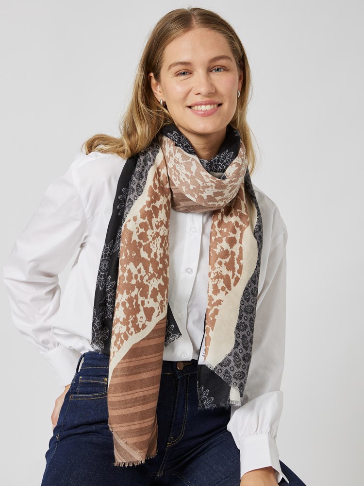 Elisa skjerf 7505512_AGP-MELL-A23-details_chn=vic_2569_Elisa skjerf AGP_Elisa skjerf AGP 7505512.jpg_