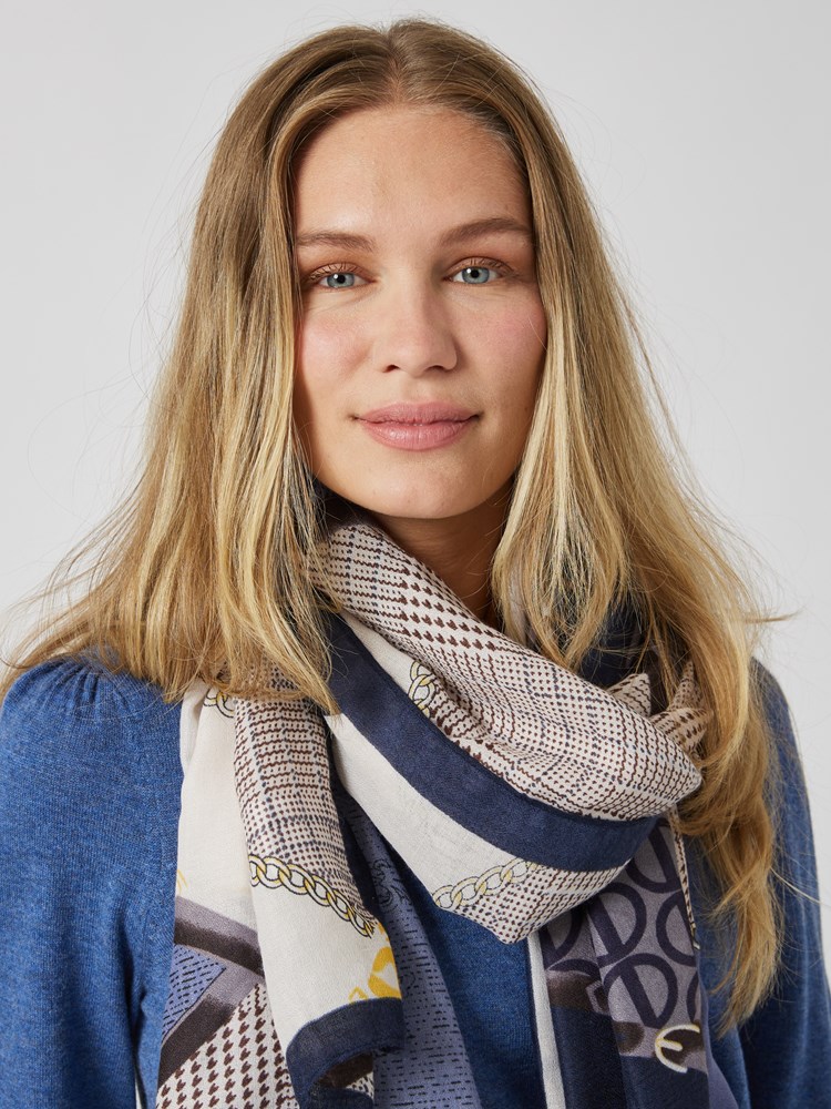 Elisa skjerf 7505512_EM6-MELL-A23-Modell-Front_chn=vic_3962_Elisa skjerf EM6_Elisa skjerf EM6 7505512.jpg_Front||Front