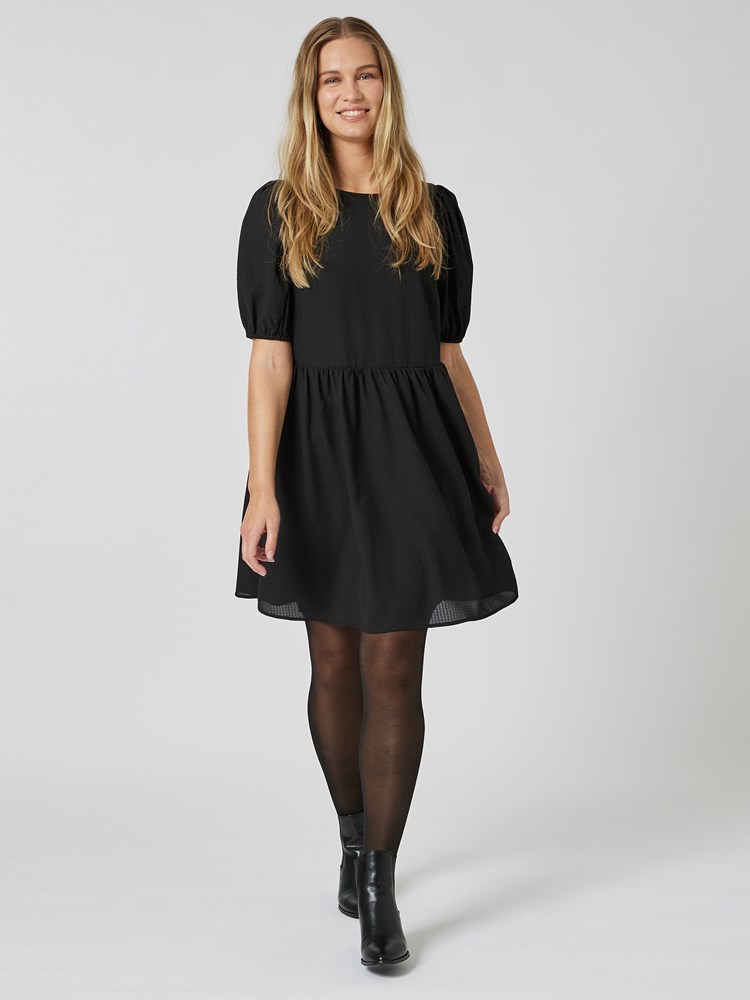 Lucia kjole 7505518_CAB-MELL-A23-Modell-Front_chn=vic_9308_Lucia kjole CAB_Lucia kjole CAB 7505518.jpg_Front||Front