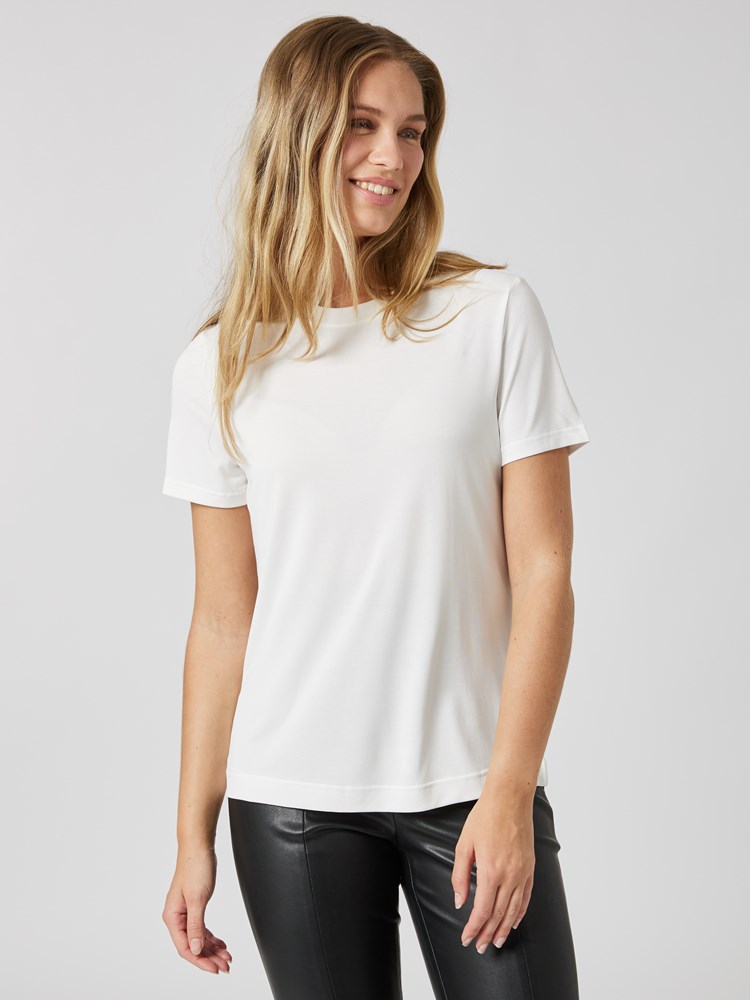 Lisa t-skjorte 7505526_O79-DONNA-A23-Modell-Front_chn=vic_7160_Lisa t-skjorte O79_Lisa t-skjorte O79 7505526.jpg_Front||Front