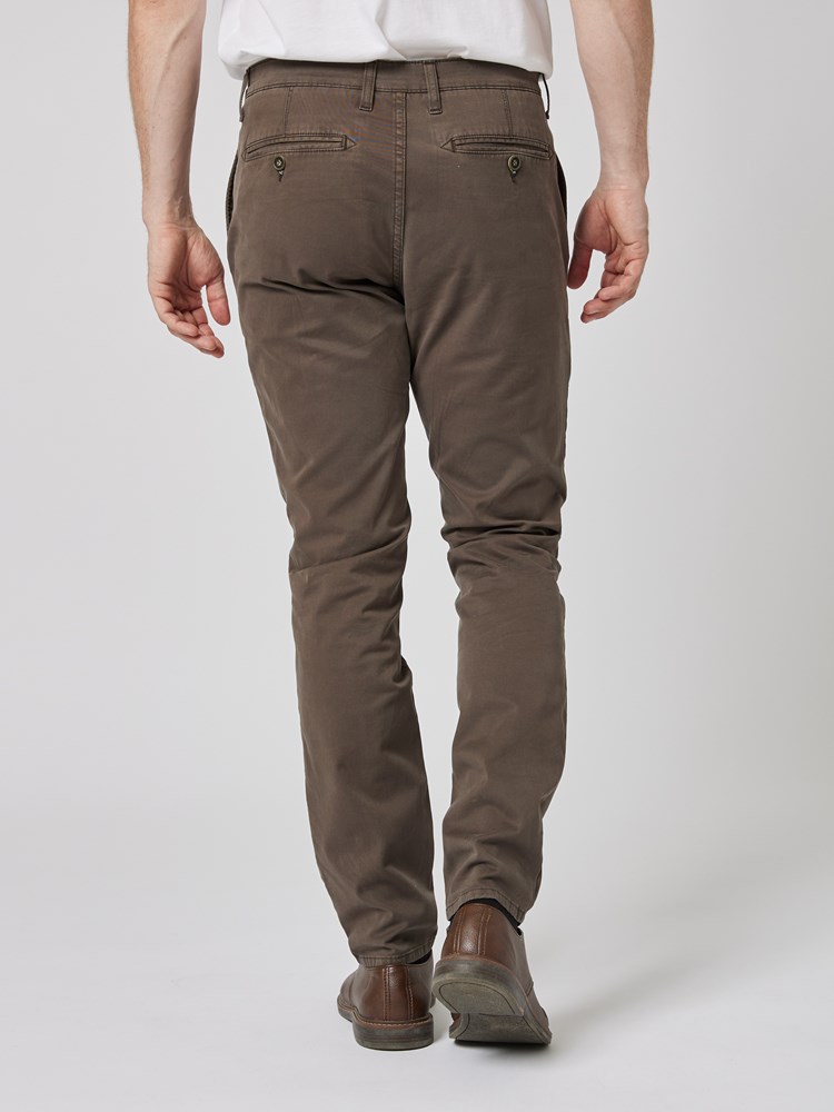 Aron chinos 7505541_AN7-VESB-A23-Modell-Back_chn=vic_4104_Aron chinos AN7 7505541.jpg_Back||Back