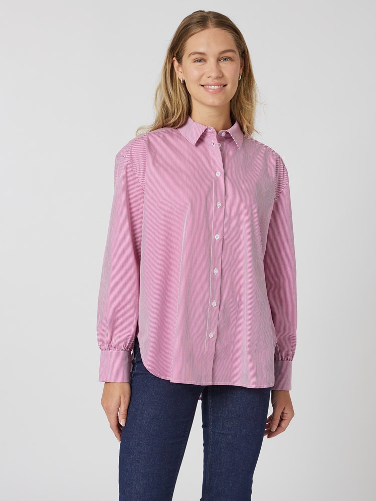 Sarah skjorte 7505579_MWU-MELL-A23-Modell-Front_chn=vic_7424_Sarah skjorte MWU_Sarah skjorte MWU 7505579.jpg_Front||Front