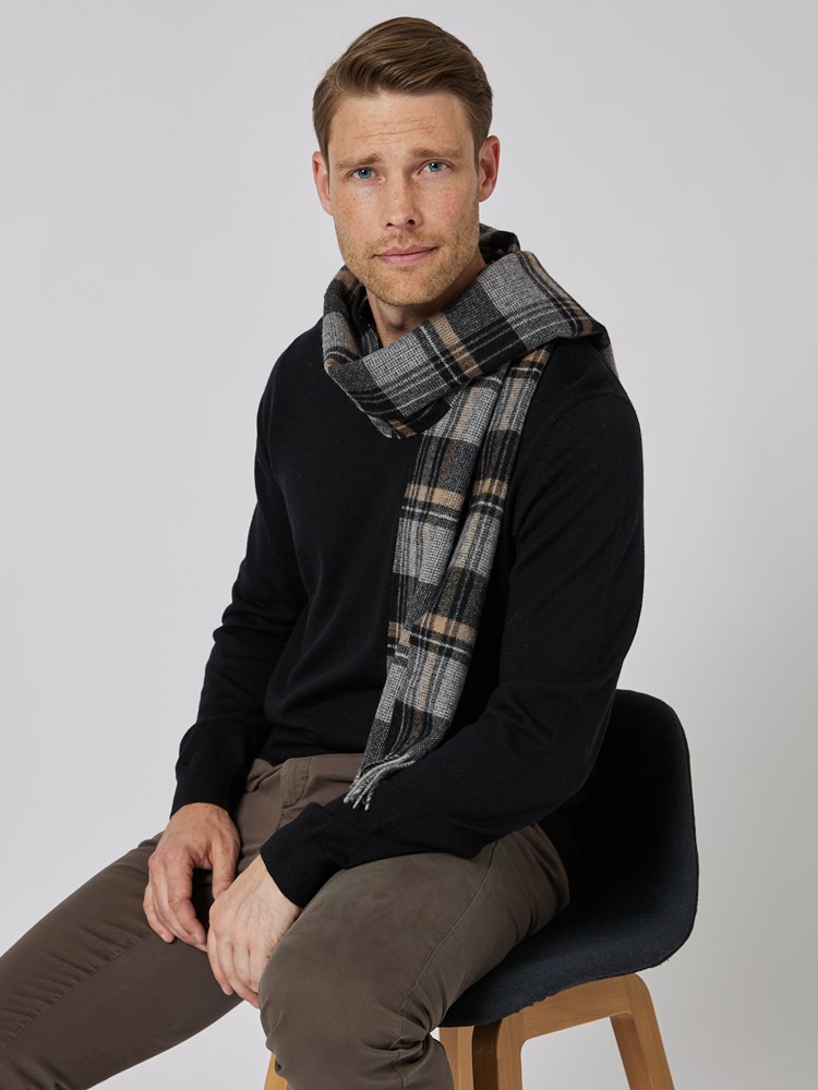 Ves ullskjerf 7505633_I6Y-VESB-A23-Modell-Front_chn=vic_5054.jpg_Front||Front
