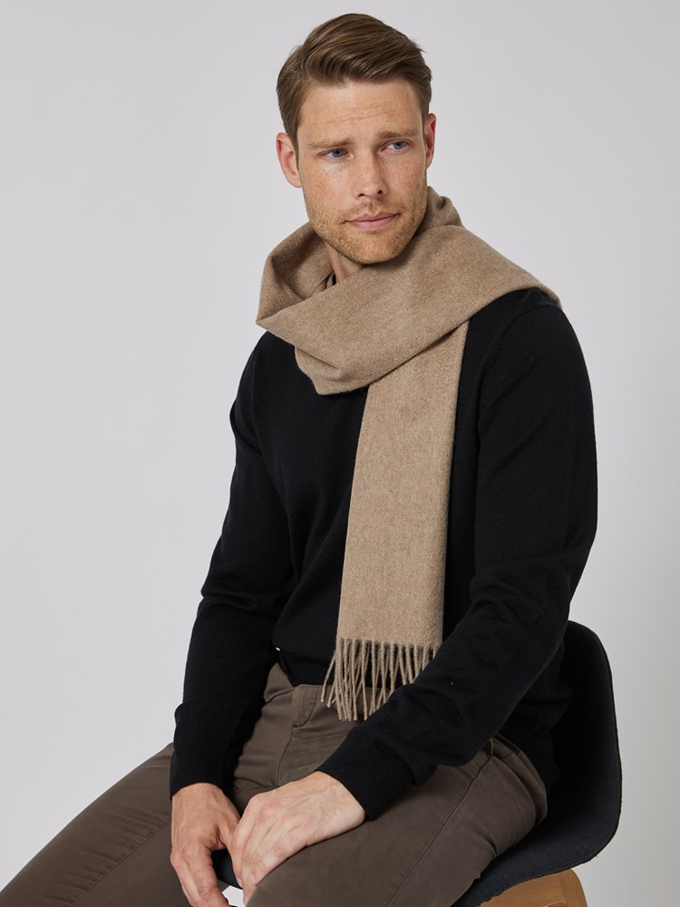 Ves kasjmir skjerf 7505635_I5B-VESB-A23-Modell-Front_chn=vic_9009.jpg_Front||Front