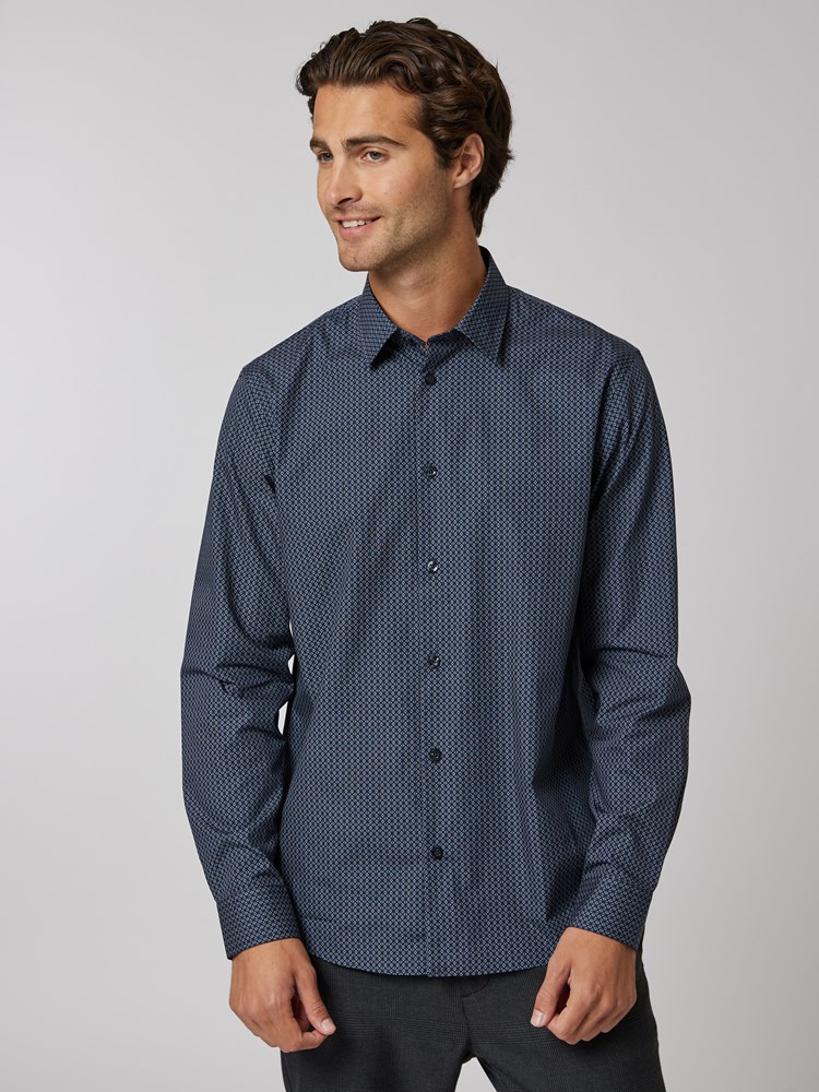 Ramsey skjorte 7505708_EM6-VESB-W23-Modell-Front_chn=vic_3628_Ramsey skjorte EM6 7505708.jpg_Front||Front