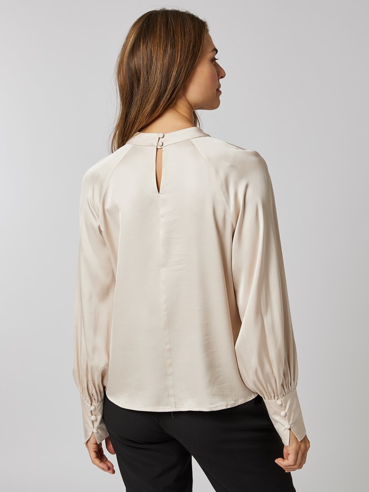 Gael bluse 7505785_I2Z-BLU-W23-Modell-Back_chn=vic_6803_Gael bluse I2Z_Gael bluse I2Z 7505785.jpg_Back||Back
