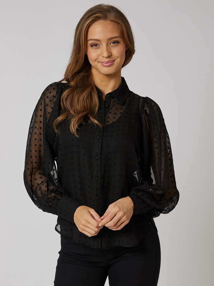 Rowan bluse 7505945_CAB-BLU-W23-Modell-Front_chn=vic_5741_Rowan bluse CAB_Rowan bluse CAB 7505945.jpg_Front||Front