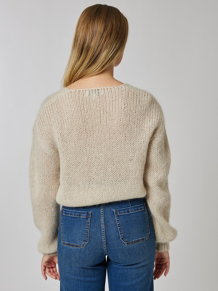 Arielle genser 7506021_I2Z-MELL-S24-Modell-Back_chn=vic_4647_Arielle genser I2Z_Arielle genser I2Z 7506021.jpg_Back||Back