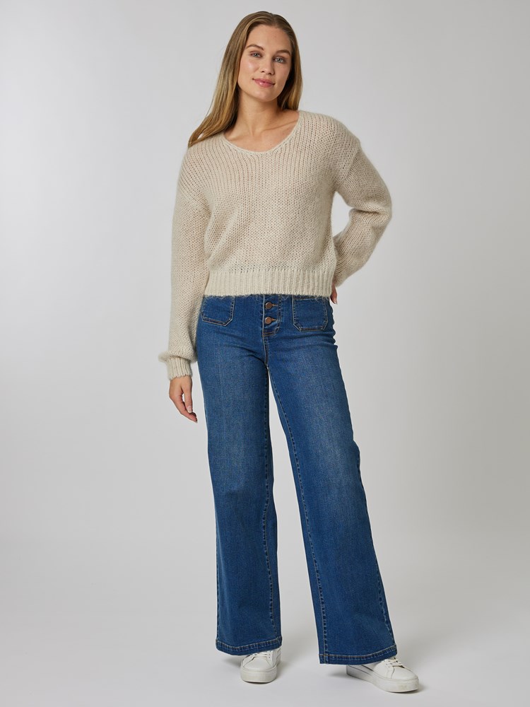 Arielle genser 7506021_I2Z-MELL-S24-Modell-Front_chn=vic_7555_Arielle genser I2Z_Arielle genser I2Z 7506021.jpg_Front||Front
