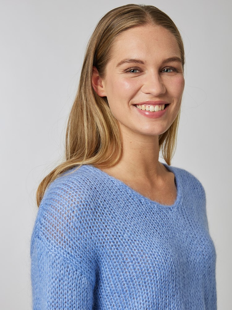 Arielle genser 7506021_R85-MELL-S24-Modell-Front_chn=vic_8551_Arielle genser R85_Arielle genser R85 7506021.jpg_Front||Front