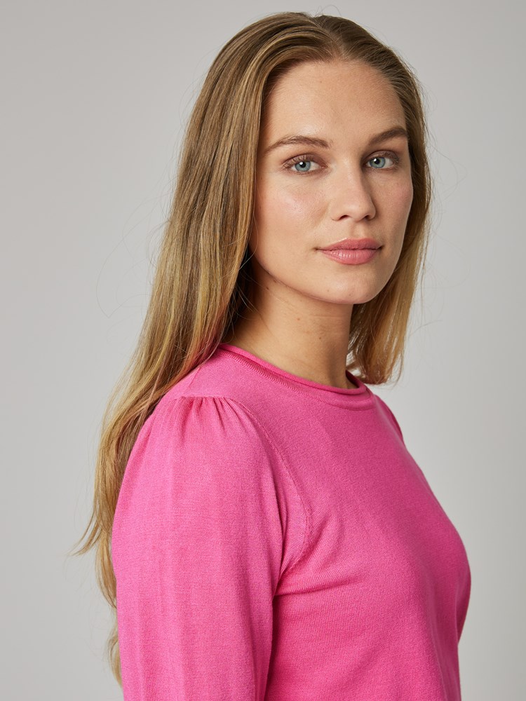Fredrikke genser 7506025_MOI-MELL-S24-Modell-Front_chn=vic_8559_Fredrikke genser MOI_Fredrikke genser MOI 7506025.jpg_Front||Front