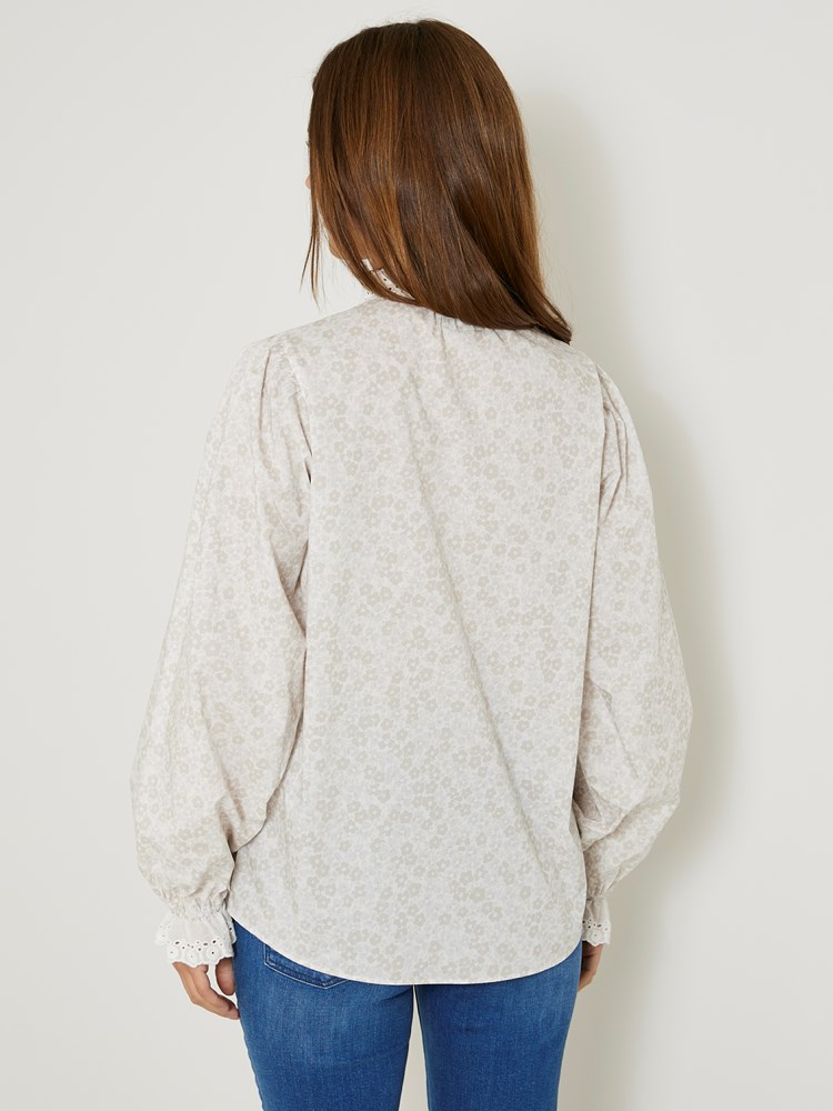 Maria bluse 7506214_I3O-JEANPAUL-S24-Modell-Front_9176_Maria bluse I3O_Maria bluse I3O 7506214.jpg_Front||Front