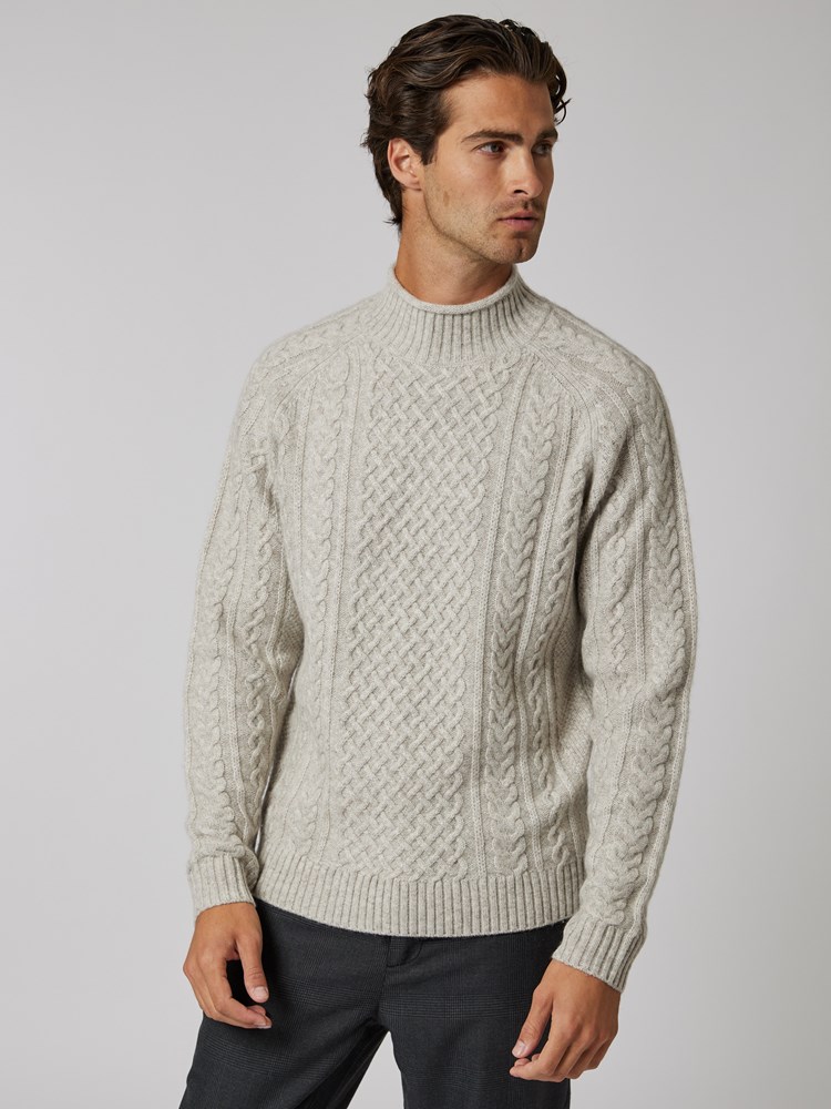 Arthur genser 7506327_IGA-VESB-W23-Modell-Front_chn=vic_2132.jpg_Front||Front