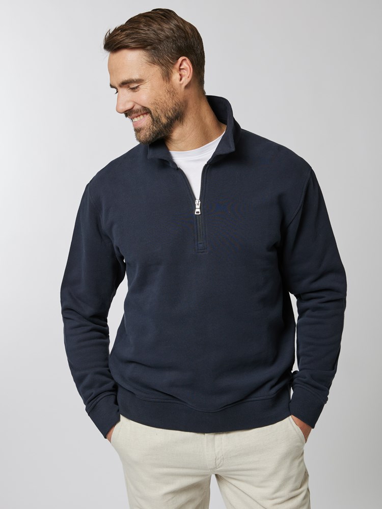 Joshua zip genser 7506358_C27-MRCAPUCHIN-S24-Modell-Front_chn=vic_9755_Joshua zip genser C27 7506358.jpg_Front||Front