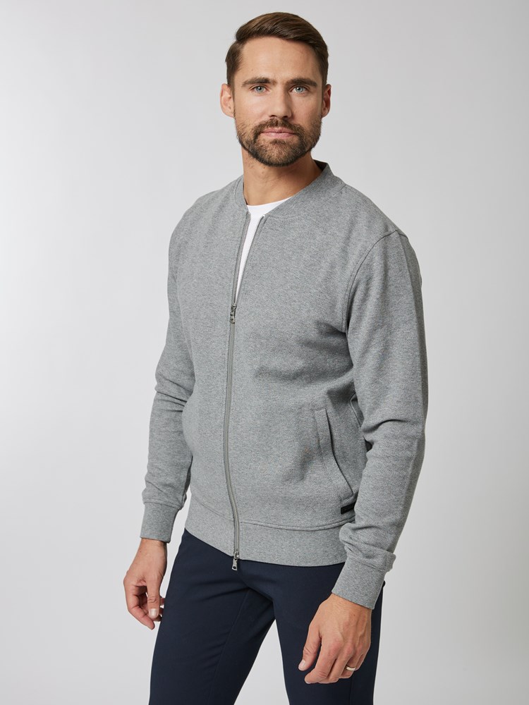 Mikael bomber jakke 7506381_R72-MRCAPUCHIN-S24-Modell-Front_chn=vic_189_Mikael bomber jakke R72 7506381.jpg_Front||Front
