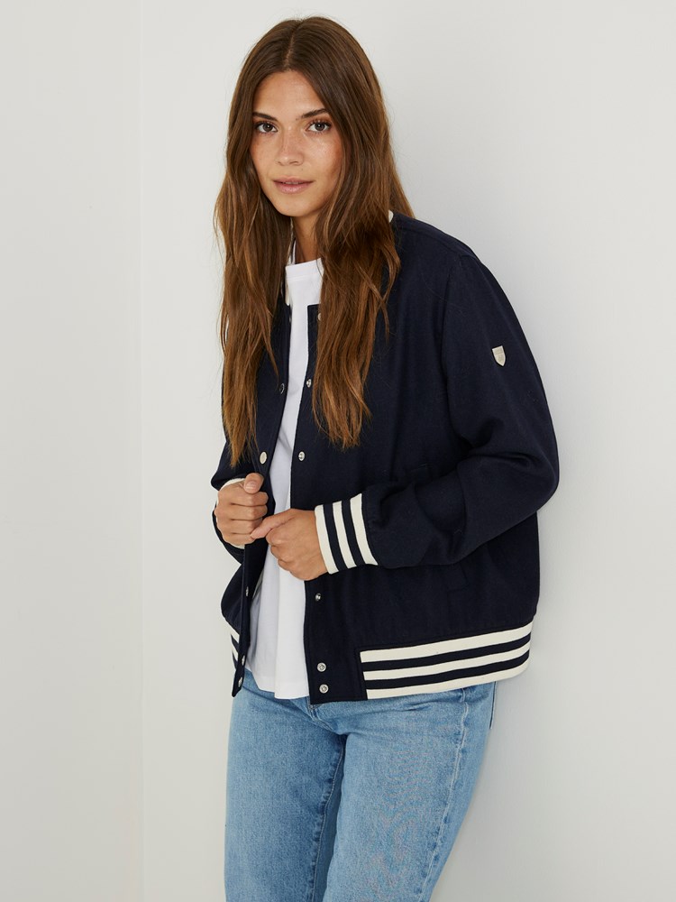 Serena jakke 7506467_EM6-JEANPAUL-S24-Modell-Front_9471_Serena jakke EM6_Serena jakke EM6 7506467.jpg_Front||Front