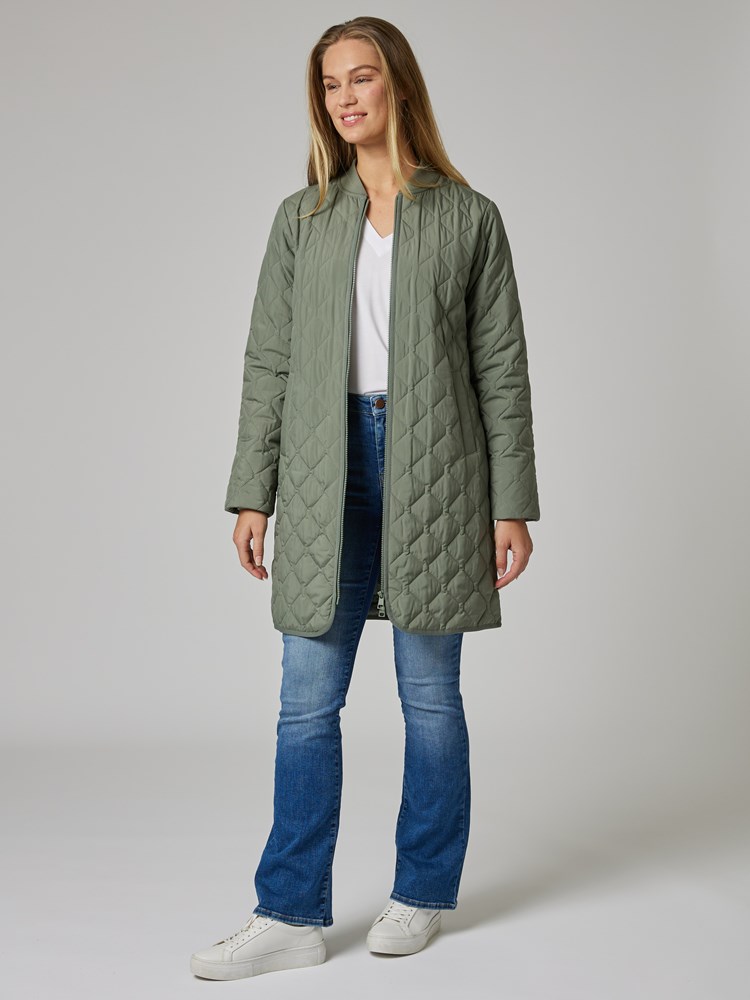 Sandra quiltet jakke 7506556_GTE-MELL-S24-Modell-Front_chn=vic_5248_Sandra quiltet jakke GTE_7506556 GTE_Sandra quiltet jakke GTE 7506556.jpg_Front||Front