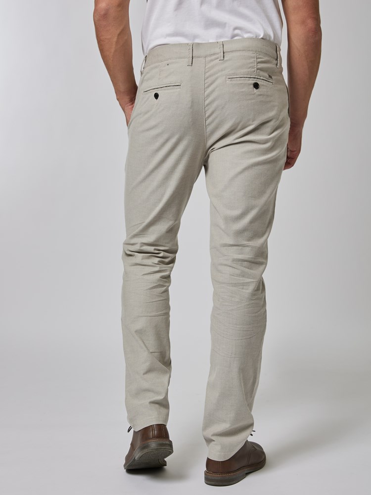 Bennett chinos 7506572_I5C-VESB-S24-Modell-Back_chn=vic_8161_Bennett chinos I5C 7506572.jpg_Back||Back